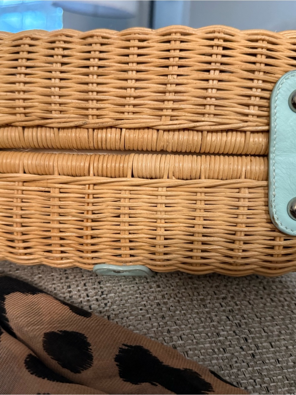 🐝NEW🐝 Vintage Woven Straw Crossbody with Mint Leather Trim - Picture 3 of 6